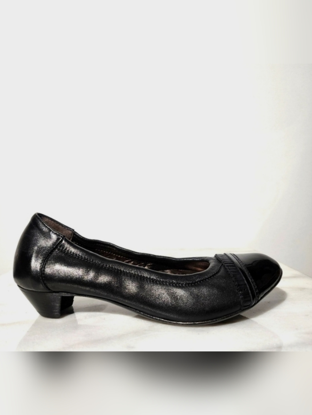 AGL Black Leather w/Patent Toe Capped Ballet Flats w/Pleated Ruffle